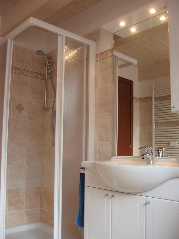 Ferienwohnung Casa Rondine Molveno Zimmer foto